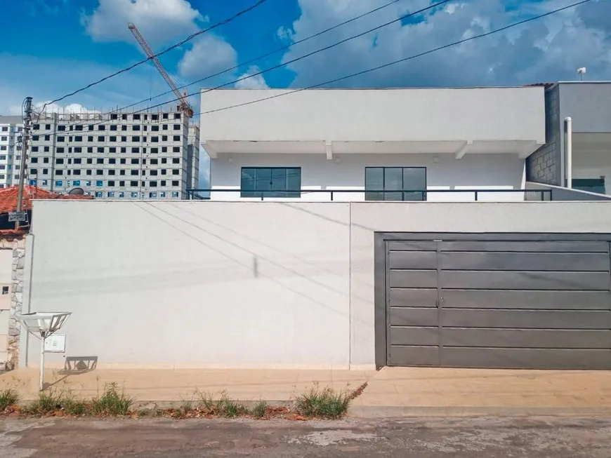 Foto 1 de Sobrado com 5 Quartos à venda, 386m² em Residencial Celina Park, Goiânia