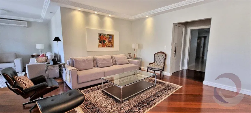 Foto 1 de Apartamento com 3 Quartos à venda, 211m² em Centro, Florianópolis