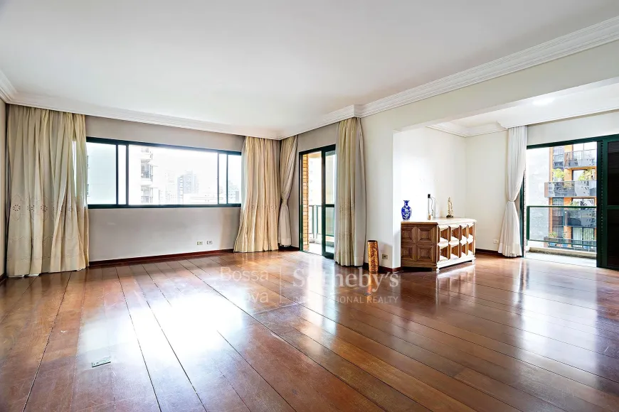 Foto 1 de Apartamento com 3 Quartos à venda, 238m² em Moema, São Paulo