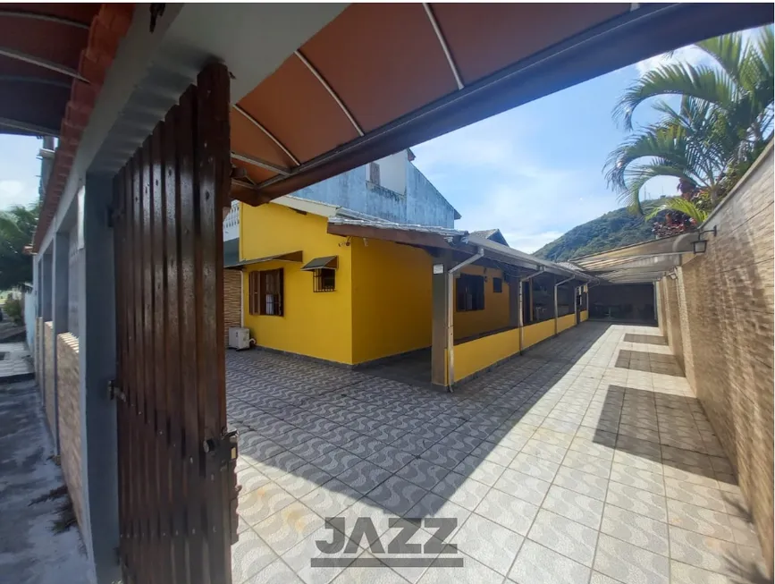 Foto 1 de Casa com 2 Quartos à venda, 160m² em Balneario Forest, Caraguatatuba