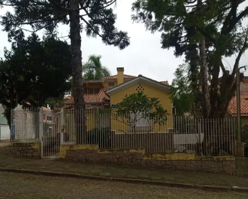 Foto 1 de Casa com 3 Quartos à venda, 199m² em Santo Antônio, Porto Alegre