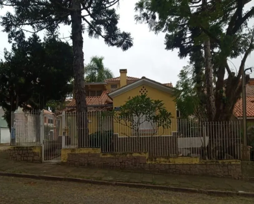 Foto 1 de Casa com 3 Quartos à venda, 201m² em Santo Antônio, Porto Alegre