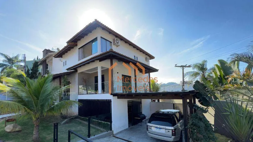 Foto 1 de Casa com 4 Quartos para alugar, 350m² em Ariribá, Balneário Camboriú