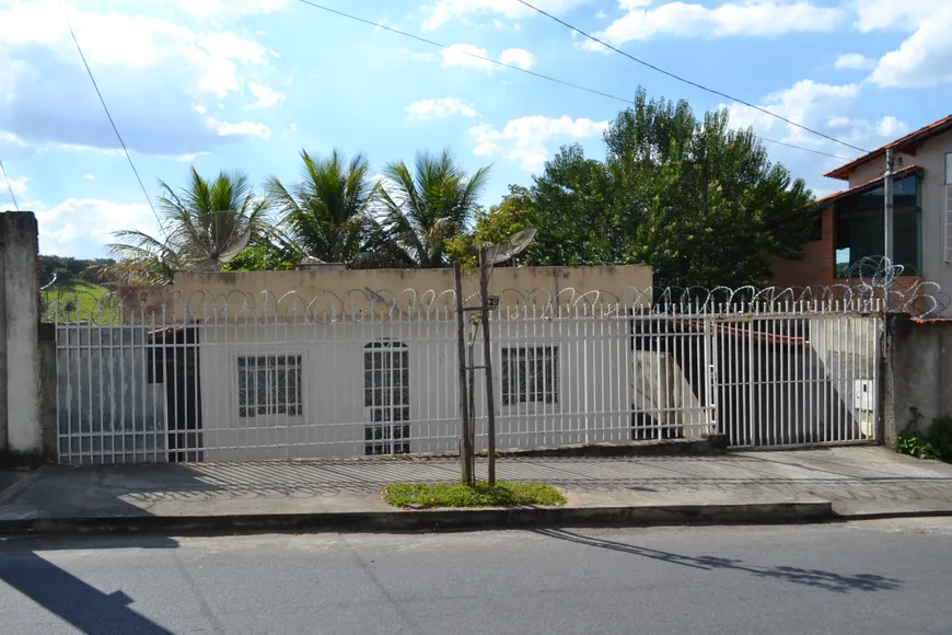 Foto 1 de Casa com 3 Quartos à venda, 360m² em Jardim Guanabara, Belo Horizonte