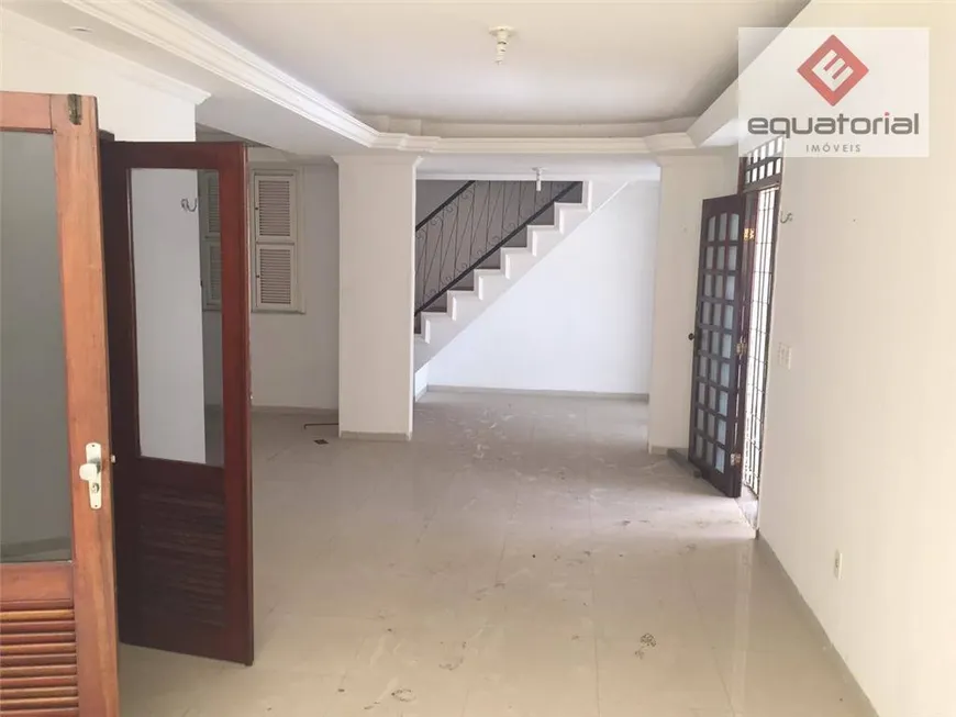 Foto 1 de Casa com 5 Quartos à venda, 260m² em Cidade dos Funcionários, Fortaleza