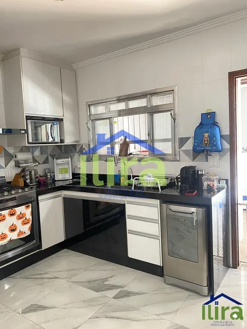 Foto 1 de Casa com 3 Quartos à venda, 168m² em Ayrosa, Osasco