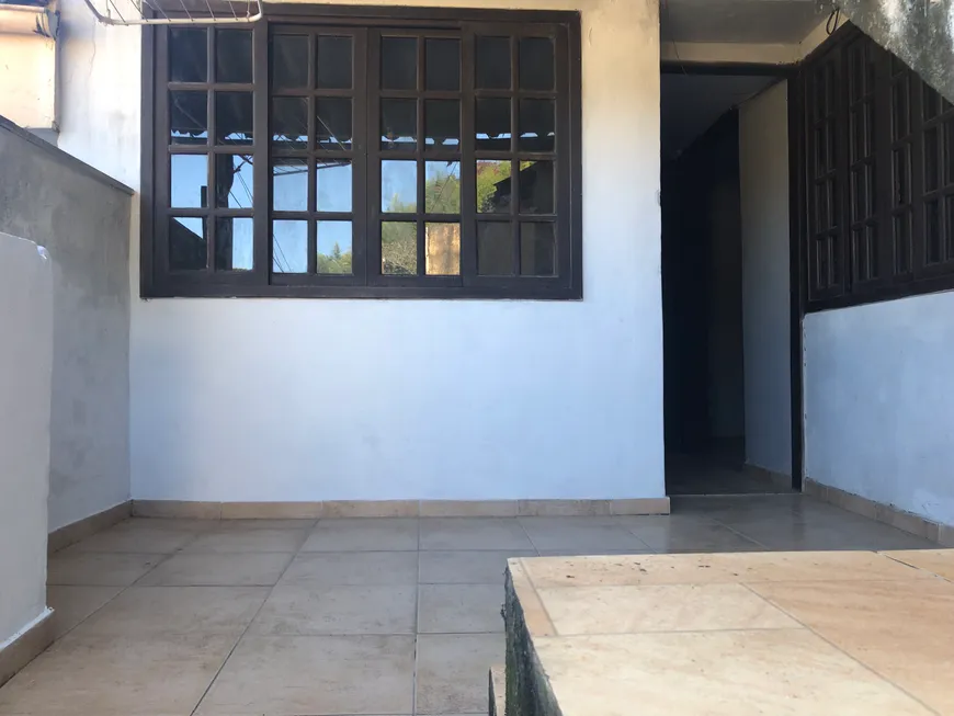 Foto 1 de Casa com 2 Quartos para alugar, 60m² em Samambaia, Petrópolis