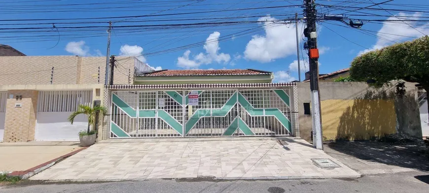 Foto 1 de Casa com 4 Quartos à venda, 300m² em Jabotiana, Aracaju
