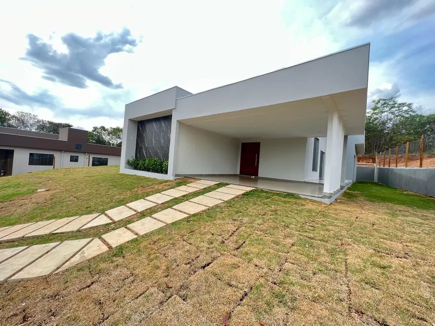 Foto 1 de Casa de Condomínio com 3 Quartos à venda, 180m² em Condomínio Vale do Luar , Jaboticatubas