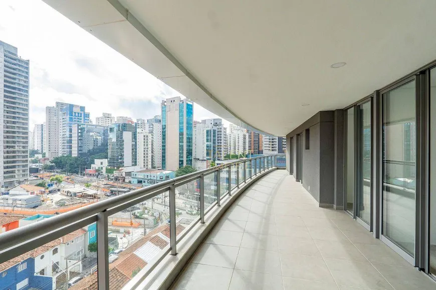 Foto 1 de Apartamento com 3 Quartos à venda, 134m² em Itaim Bibi, São Paulo