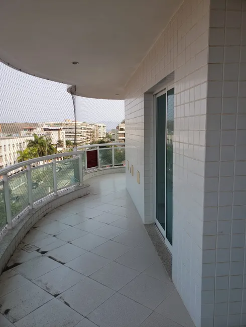 Foto 1 de Apartamento com 3 Quartos à venda, 205m² em Passagem, Cabo Frio