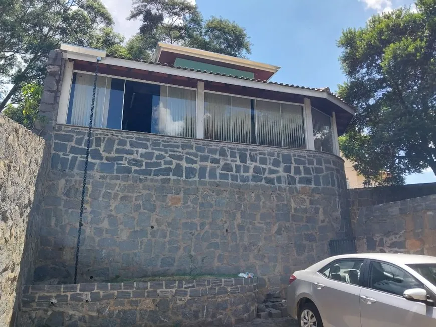 Foto 1 de Casa com 3 Quartos para venda ou aluguel, 250m² em Granja Viana, Cotia