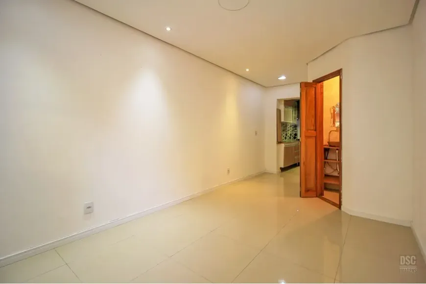 Foto 1 de Casa de Condomínio com 1 Quarto à venda, 70m² em Guarujá, Porto Alegre