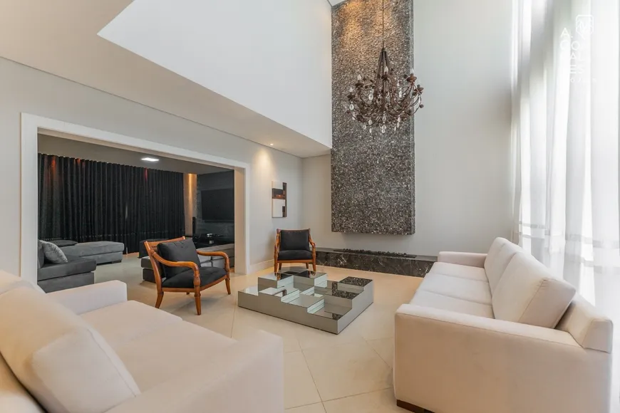 Foto 1 de Casa de Condomínio com 4 Quartos à venda, 490m² em Campo Comprido, Curitiba