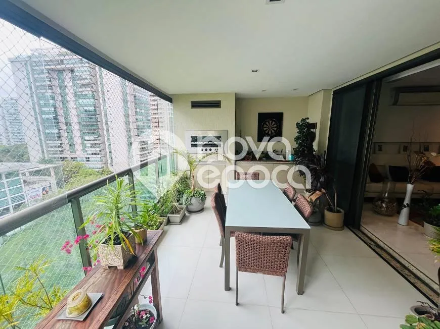 Foto 1 de Apartamento com 3 Quartos à venda, 157m² em Barra da Tijuca, Rio de Janeiro