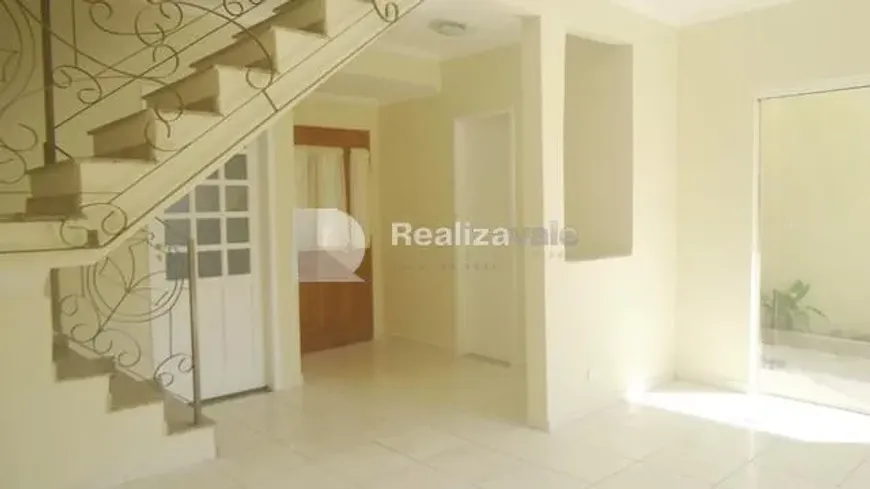 Foto 1 de Sobrado com 3 Quartos à venda, 110m² em Jardim Torrao De Ouro, São José dos Campos