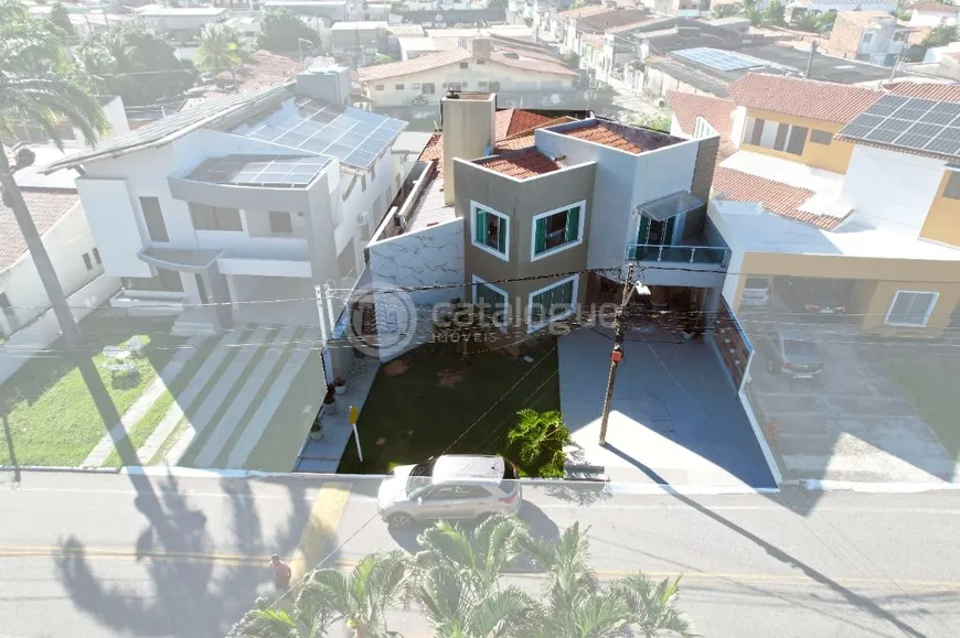 Foto 1 de Casa de Condomínio com 5 Quartos à venda, 560m² em Candelária, Natal
