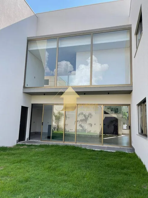 Foto 1 de Casa com 4 Quartos à venda, 378m² em Jardim Passaredo, Cuiabá