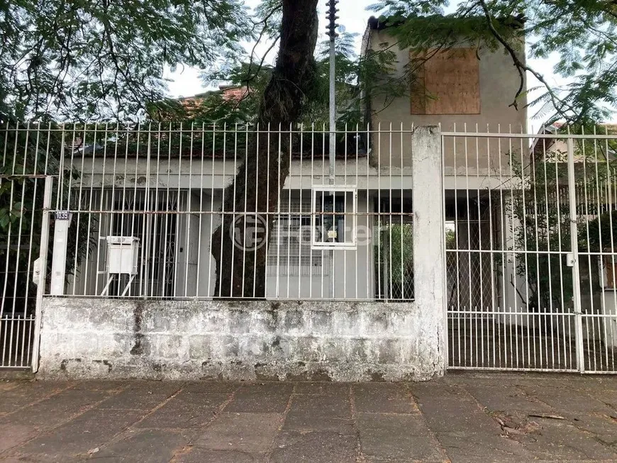Foto 1 de Lote/Terreno com 1 Quarto à venda, 330m² em Passo da Areia, Porto Alegre