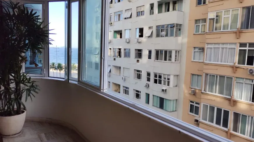 Foto 1 de Apartamento com 3 Quartos à venda, 240m² em Copacabana, Rio de Janeiro