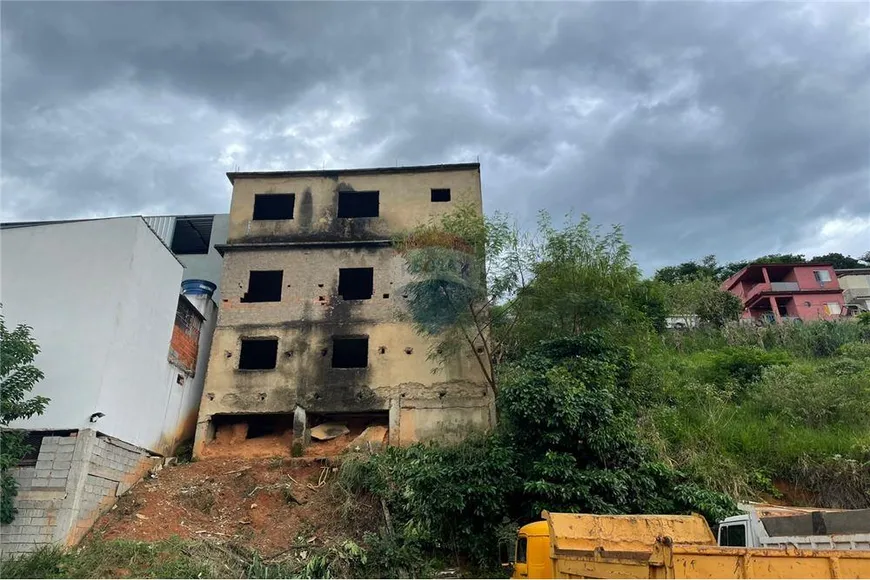 Foto 1 de Sobrado com 9 Quartos à venda, 394m² em Barra, Muriaé