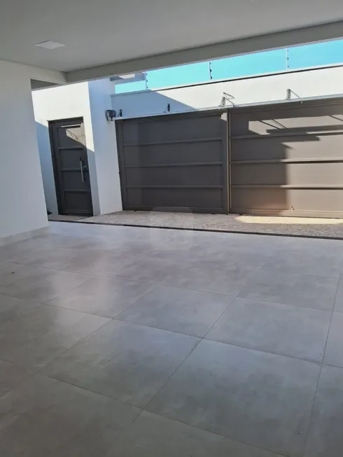 Foto 1 de Casa com 3 Quartos à venda, 220m² em Centro, Araguari