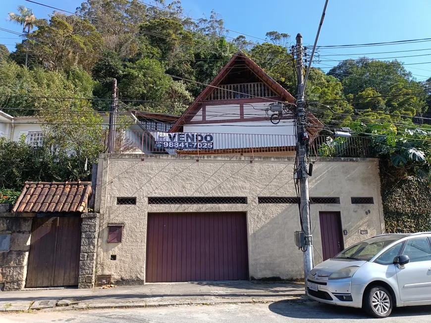 Foto 1 de Casa com 4 Quartos à venda, 180m² em Valparaiso, Petrópolis