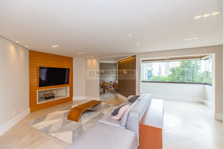 Foto 1 de Apartamento com 4 Quartos à venda, 209m² em Campo Belo, São Paulo