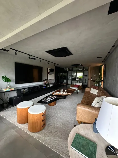 Foto 1 de Apartamento com 4 Quartos para alugar, 200m² em Barra da Tijuca, Rio de Janeiro