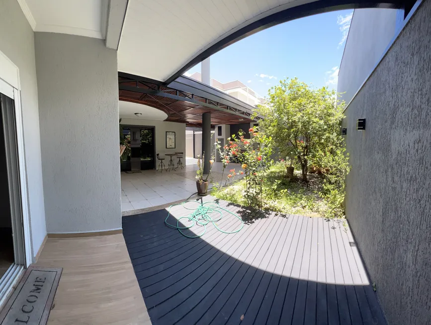 Foto 1 de Casa de Condomínio com 4 Quartos para venda ou aluguel, 250m² em Loteamento Villa Branca, Jacareí