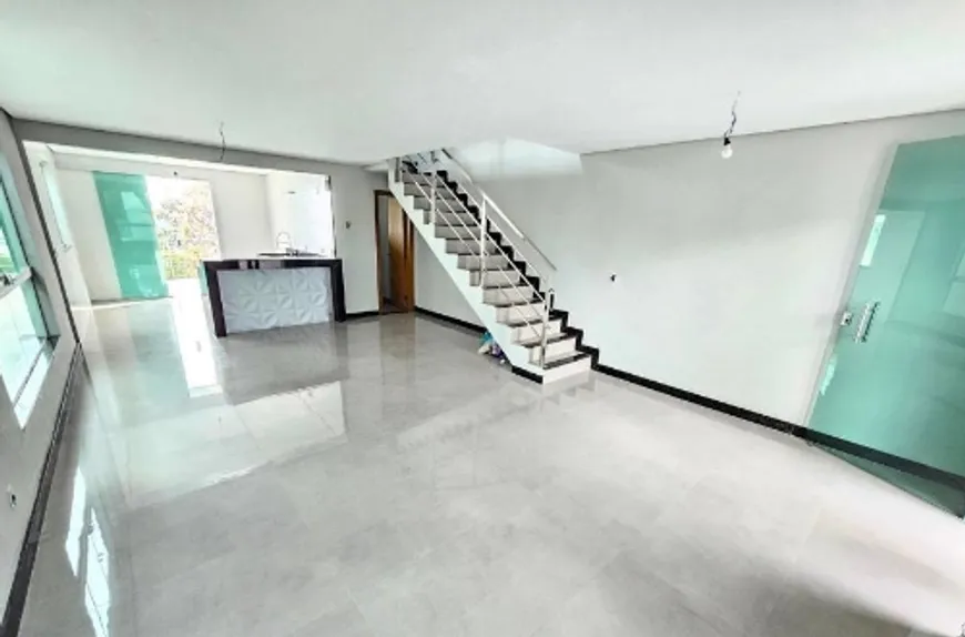 Foto 1 de Casa com 3 Quartos à venda, 180m² em Ouro Preto, Belo Horizonte