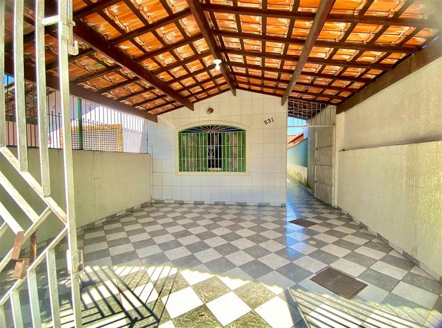 Foto 1 de Casa com 2 Quartos à venda, 85m² em Balneário Maracanã, Praia Grande