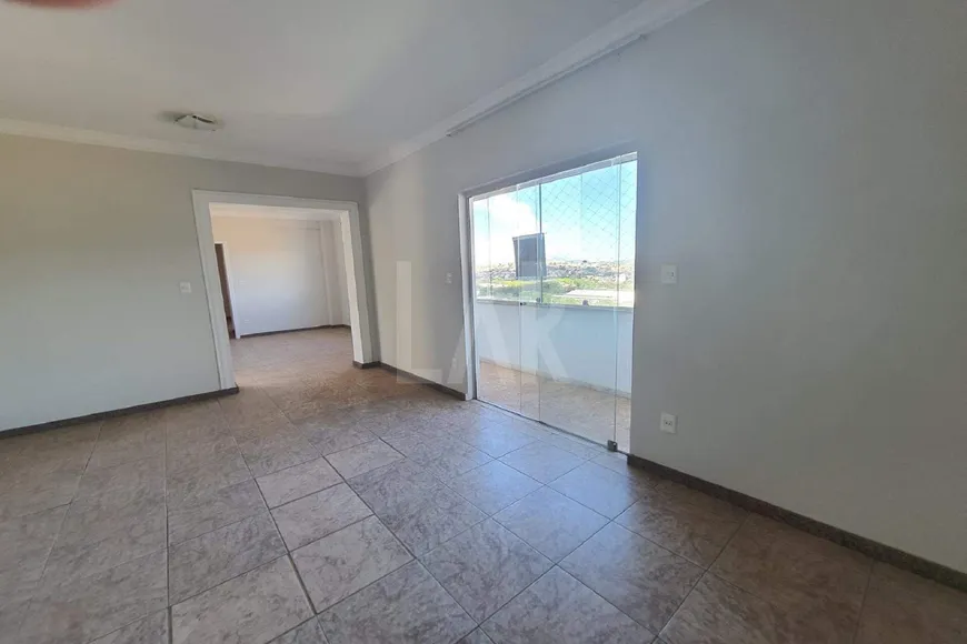 Foto 1 de Apartamento com 4 Quartos à venda, 221m² em Horto Florestal, Belo Horizonte