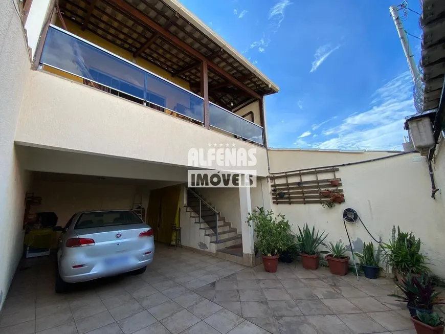 Foto 1 de Casa com 3 Quartos à venda, 153m² em Vila Universal, Betim