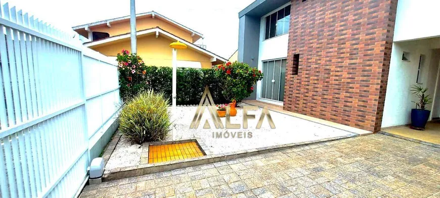 Foto 1 de Casa com 4 Quartos à venda, 219m² em Armação, Penha