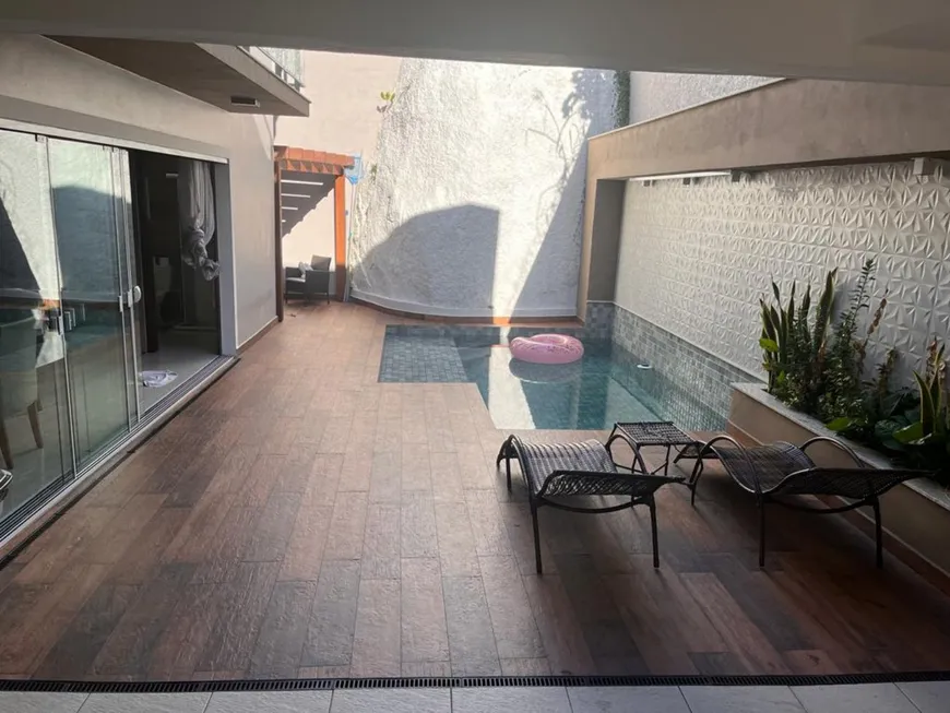 Foto 1 de Casa com 4 Quartos à venda, 226m² em Estreito, Florianópolis