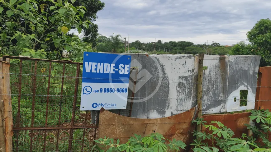 Foto 1 de Lote/Terreno à venda, 360m² em Dona Zulmira, Uberlândia