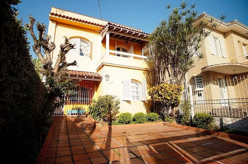 Foto 1 de Casa com 3 Quartos à venda, 543m² em Medianeira, Porto Alegre