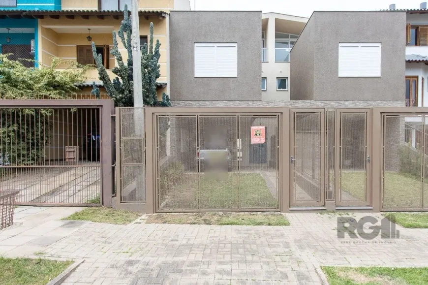 Foto 1 de Casa com 3 Quartos à venda, 170m² em Espiríto Santo, Porto Alegre