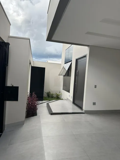 Foto 1 de Casa com 3 Quartos à venda, 297m² em Paraíso, Araguari