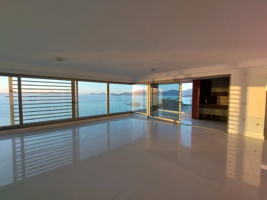 Foto 1 de Apartamento com 3 Quartos à venda, 200m² em Agronômica, Florianópolis