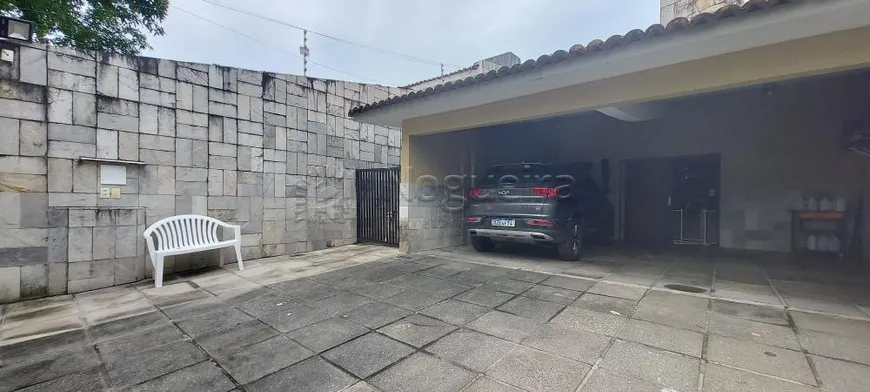 Foto 1 de Casa com 4 Quartos à venda, 230m² em Monteiro, Recife