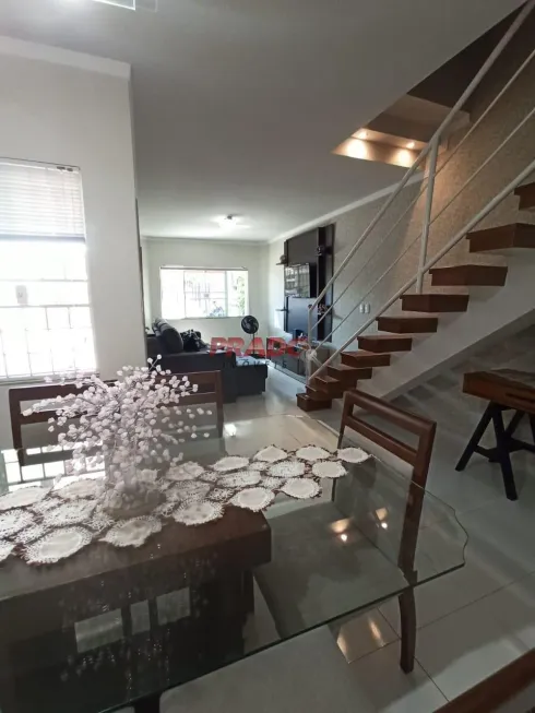 Foto 1 de Sobrado com 3 Quartos à venda, 174m² em Gleba Ribeirao Pinguim, Maringá