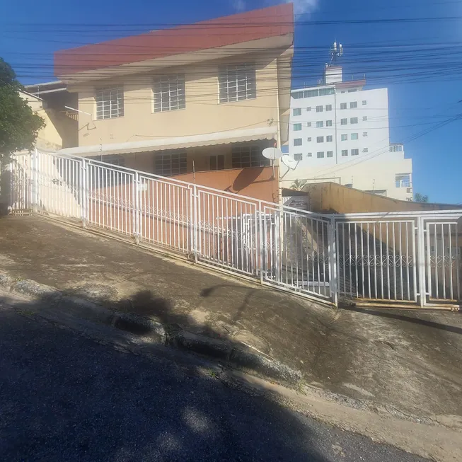 Foto 1 de Casa com 3 Quartos para alugar, 100m² em Diamante, Belo Horizonte