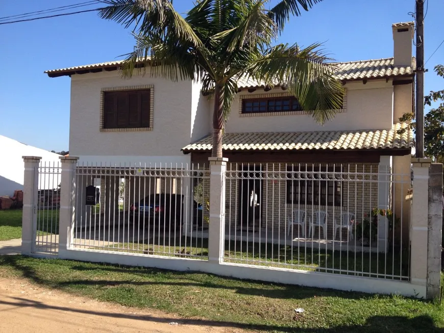 Foto 1 de Casa com 2 Quartos à venda, 240m² em Fiuza, Viamão