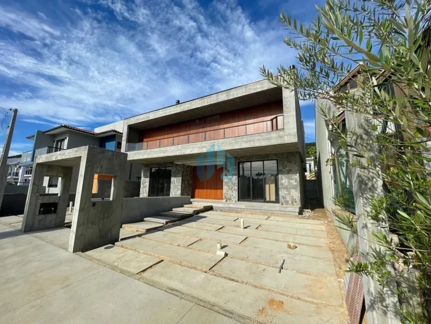Foto 1 de Casa com 3 Quartos à venda, 275m² em Centro, Garopaba