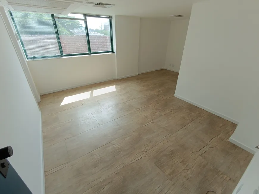 Foto 1 de Sala Comercial com 1 Quarto para alugar, 25m² em Jardim Botânico, Rio de Janeiro