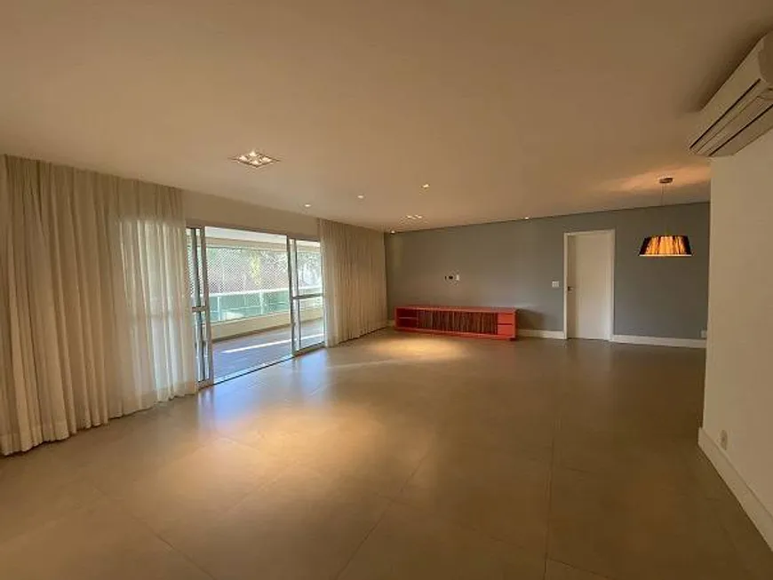 Foto 1 de Apartamento com 3 Quartos para venda ou aluguel, 202m² em Tamboré, Santana de Parnaíba