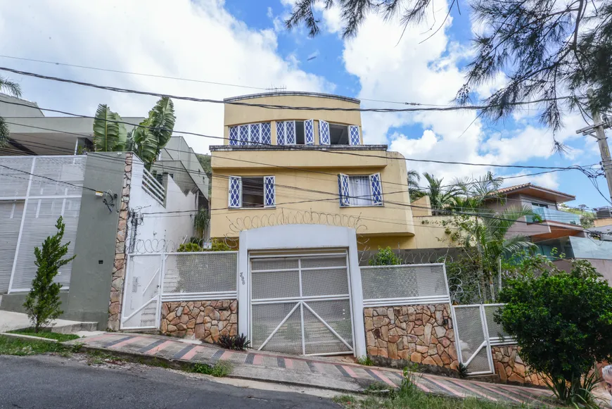 Foto 1 de Casa com 4 Quartos à venda, 397m² em Comiteco, Belo Horizonte