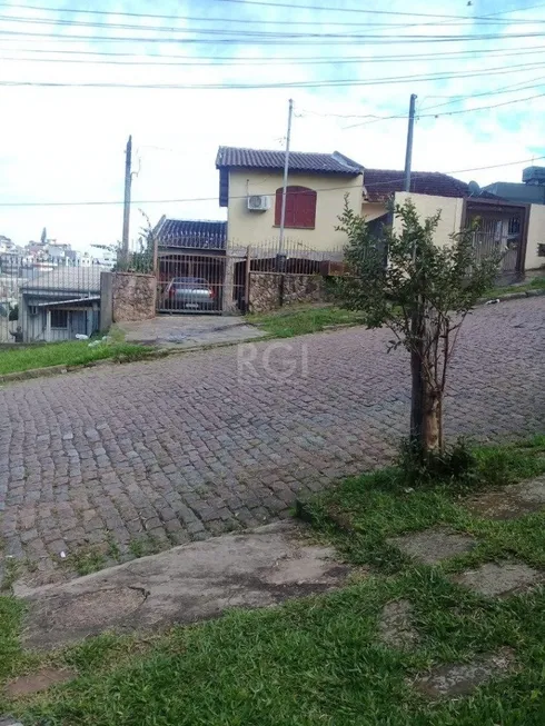 Foto 1 de Casa com 3 Quartos à venda, 205m² em Medianeira, Porto Alegre